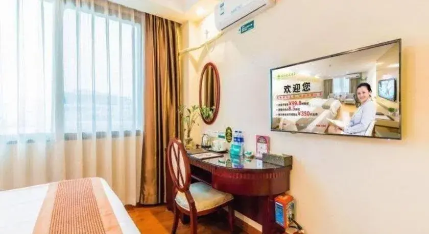 Bed in GreenTree Inn Guangzhou Baiyun International Airport Huaxi Road Express Hotel Bed in GreenTree Inn Guangzhou Baiyun International Airport Huaxi Road Express Hotel