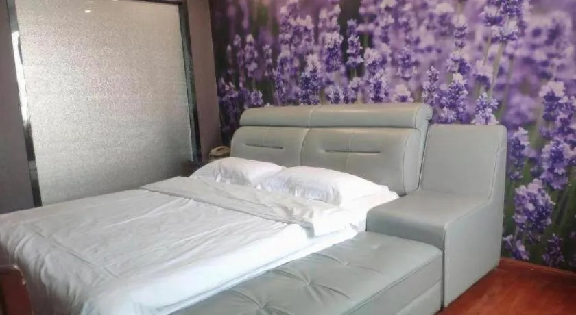 Bed in GreenTree Inn Guangzhou Baiyun International Airport Huaxi Road Express Hotel