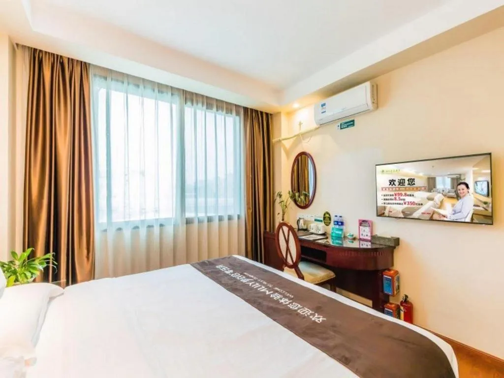 Bed in GreenTree Inn Guangzhou Baiyun International Airport Huaxi Road Express Hotel