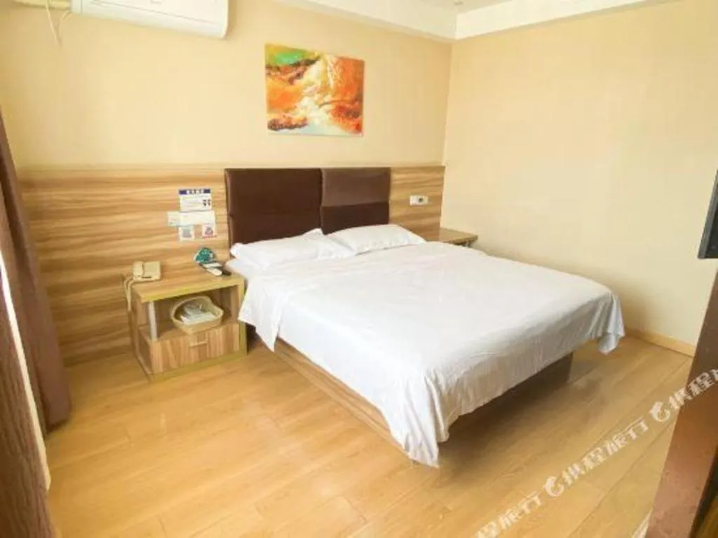 Bed in GreenTree Inn ShangHai KangQiao Industrial Zone JinXiu Road Business Hotel