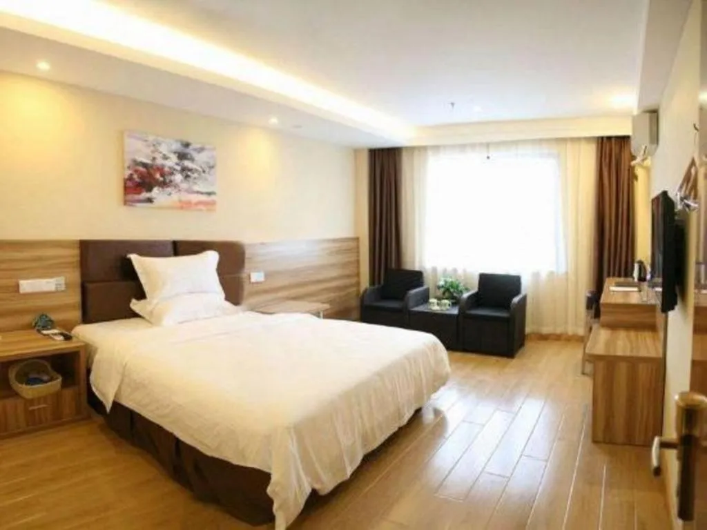Bed in GreenTree Inn ShangHai KangQiao Industrial Zone JinXiu Road Business Hotel