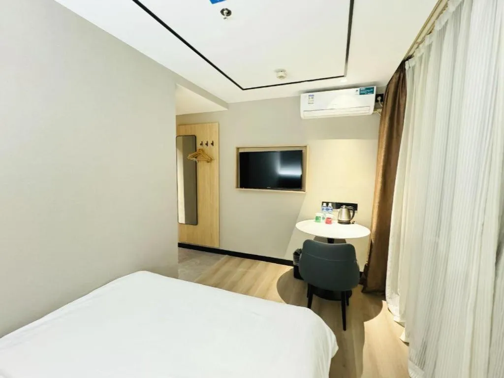 Bed in GreenTree Inn ShangHai KangQiao Industrial Zone JinXiu Road Business Hotel