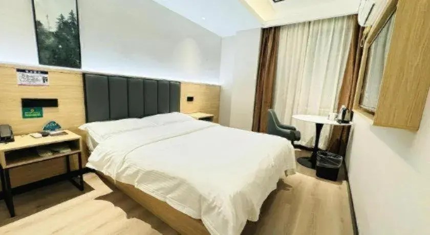 Bed in GreenTree Inn ShangHai KangQiao Industrial Zone JinXiu Road Business Hotel Bed in GreenTree Inn ShangHai KangQiao Industrial Zone JinXiu Road Business Hotel