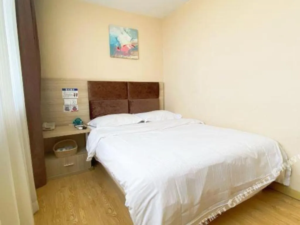 Bed in GreenTree Inn ShangHai KangQiao Industrial Zone JinXiu Road Business Hotel