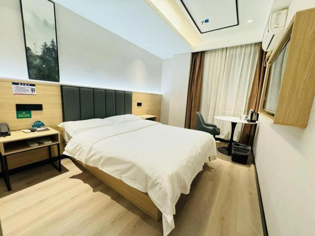 Bed in GreenTree Inn ShangHai KangQiao Industrial Zone JinXiu Road Business Hotel