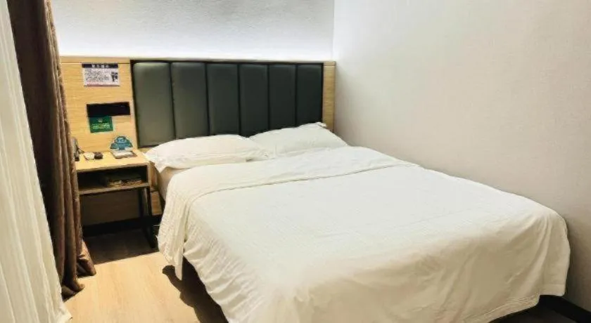 Bed in GreenTree Inn ShangHai KangQiao Industrial Zone JinXiu Road Business Hotel
