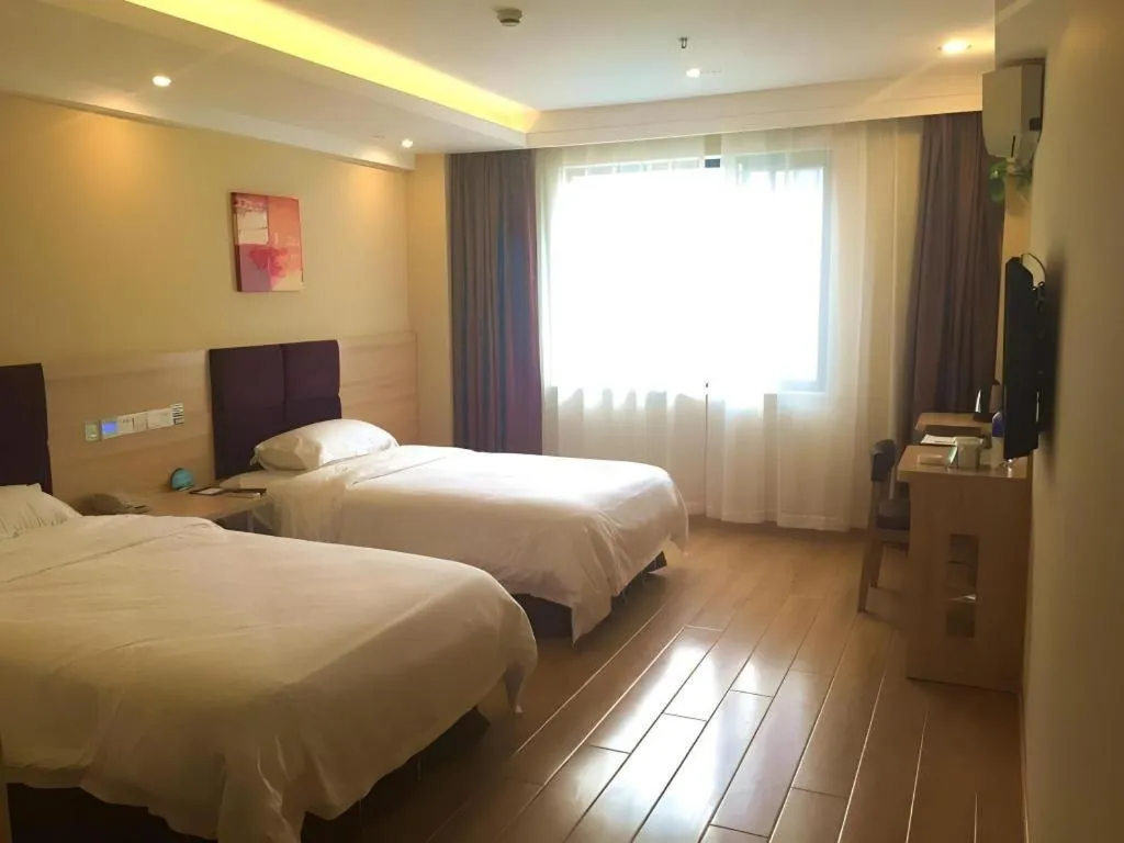 Bed in GreenTree Inn ShangHai KangQiao Industrial Zone JinXiu Road Business Hotel