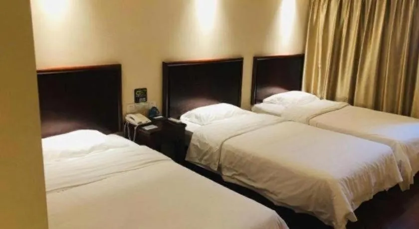 Bed in GreenTree Inn Suzhou Industrial Zone Yangcheng Lake Weiting Mong Kok Express Hotel