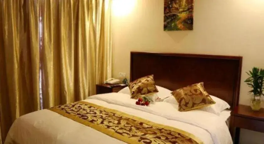 Bed in GreenTree Inn Suzhou Industrial Zone Yangcheng Lake Weiting Mong Kok Express Hotel Bed in GreenTree Inn Suzhou Industrial Zone Yangcheng Lake Weiting Mong Kok Express Hotel