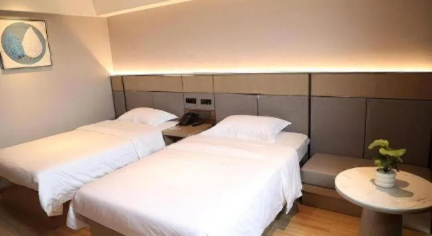 Bed in GreenTree Inn Suzhou Industrial Zone Yangcheng Lake Weiting Mong Kok Express Hotel