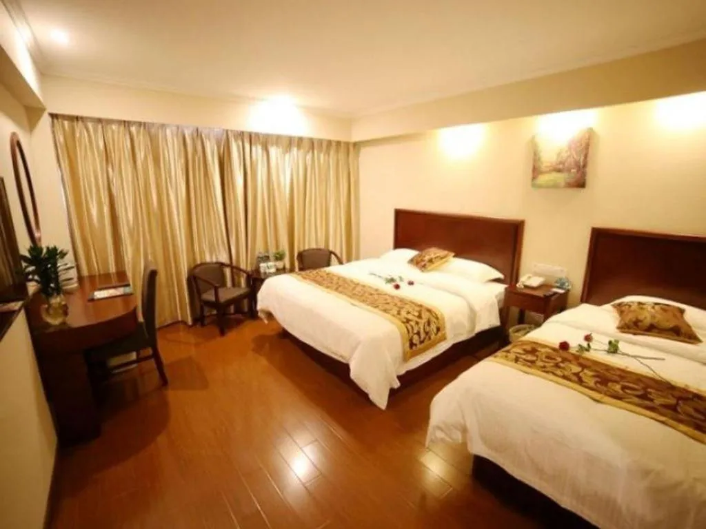 Bed in GreenTree Inn Suzhou Industrial Zone Yangcheng Lake Weiting Mong Kok Express Hotel
