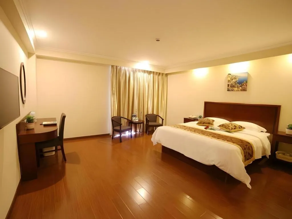 Bed in GreenTree Inn Suzhou Industrial Zone Yangcheng Lake Weiting Mong Kok Express Hotel