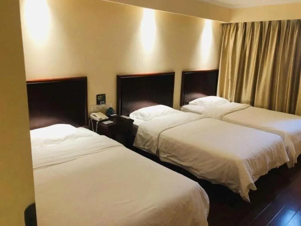 Bed in GreenTree Inn Suzhou Industrial Zone Yangcheng Lake Weiting Mong Kok Express Hotel