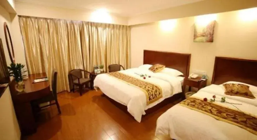 Bed in GreenTree Inn Suzhou Industrial Zone Yangcheng Lake Weiting Mong Kok Express Hotel Bed in GreenTree Inn Suzhou Industrial Zone Yangcheng Lake Weiting Mong Kok Express Hotel