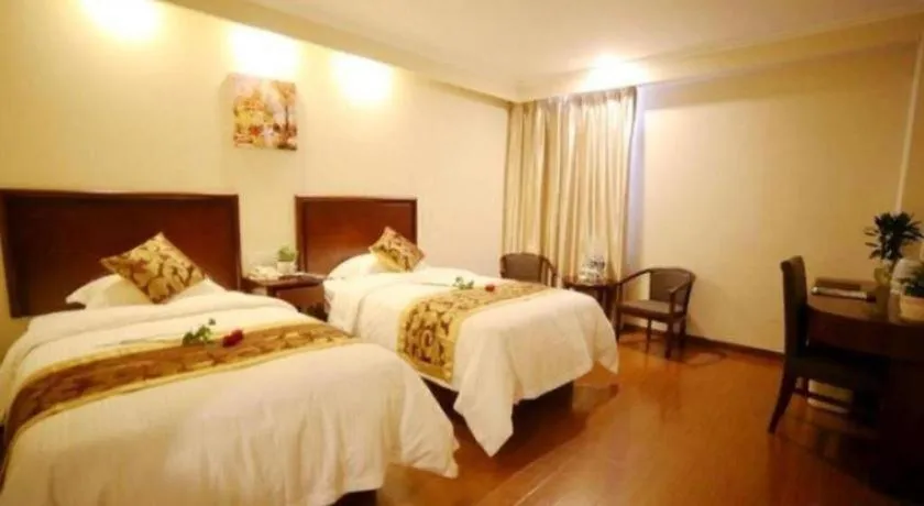 Bed in GreenTree Inn Suzhou Industrial Zone Yangcheng Lake Weiting Mong Kok Express Hotel