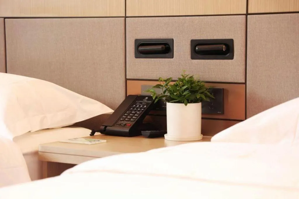 Bed in GreenTree Inn Suzhou Industrial Zone Yangcheng Lake Weiting Mong Kok Express Hotel