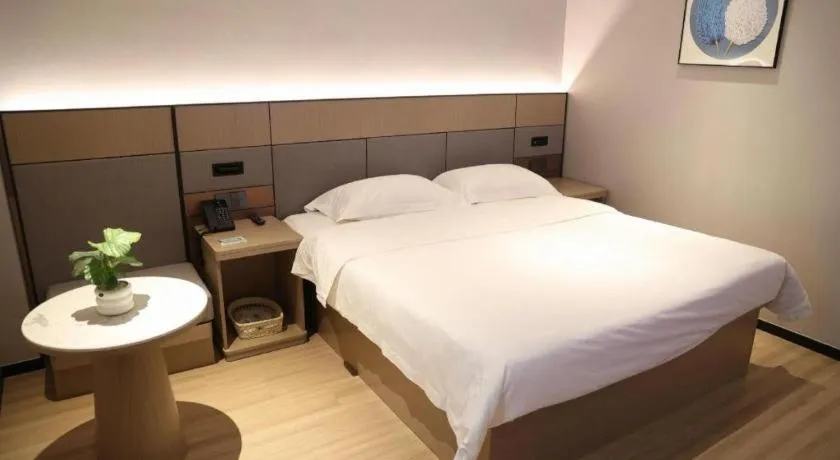 Bed in GreenTree Inn Suzhou Industrial Zone Yangcheng Lake Weiting Mong Kok Express Hotel