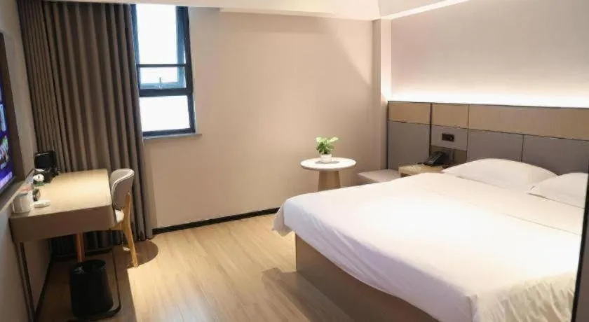 Bed in GreenTree Inn Suzhou Industrial Zone Yangcheng Lake Weiting Mong Kok Express Hotel