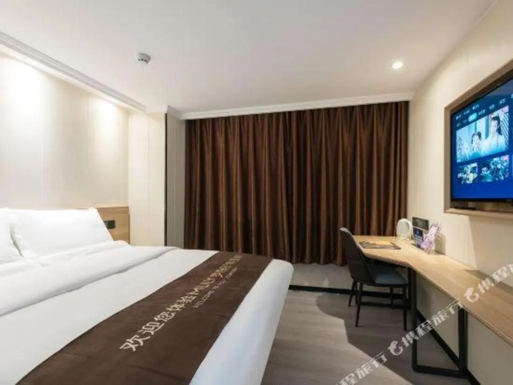 Bed in GreenTree Inn West Railway Station North Square Hotel