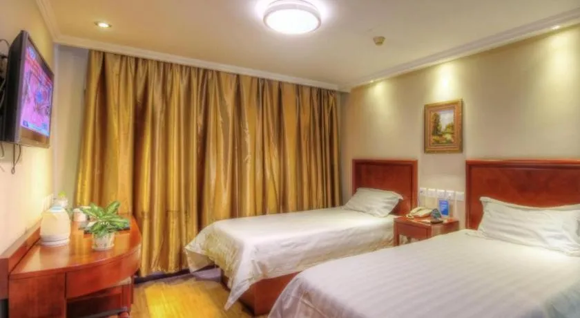 Bed in GreenTree Inn West Railway Station North Square Hotel