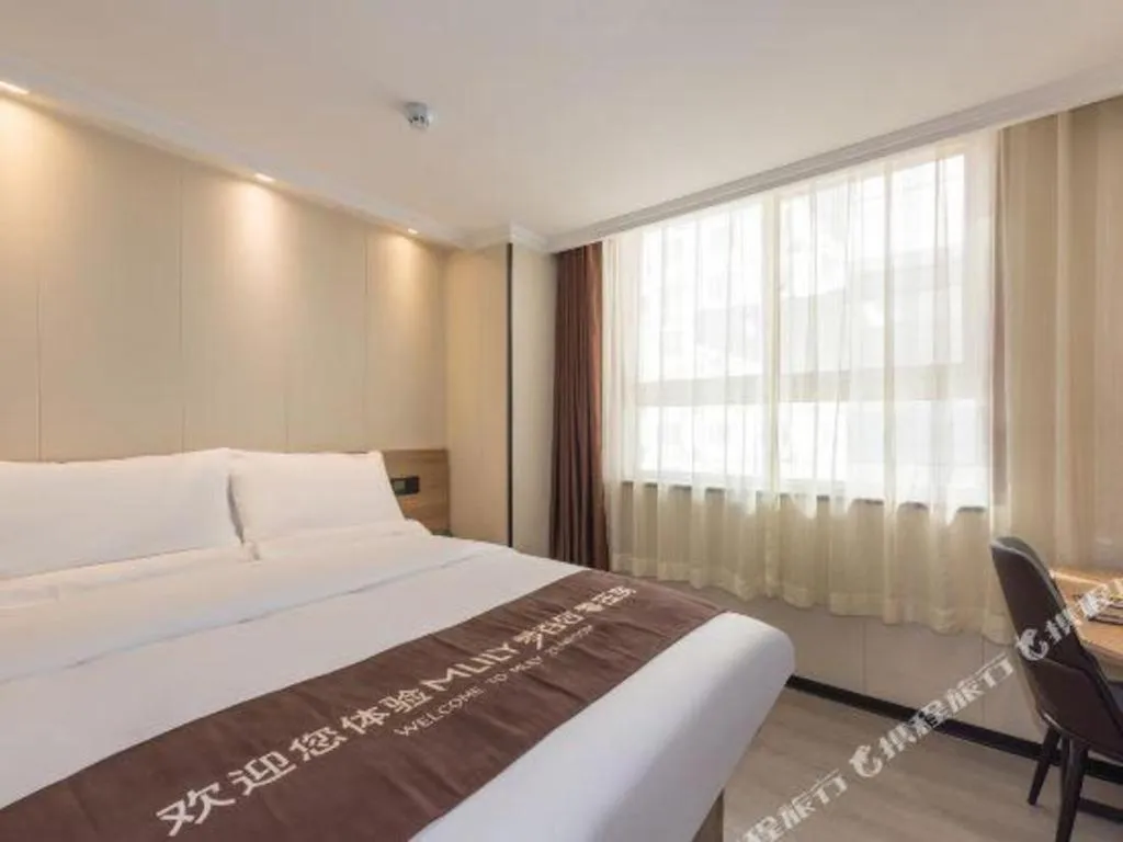 Bed in GreenTree Inn West Railway Station North Square Hotel