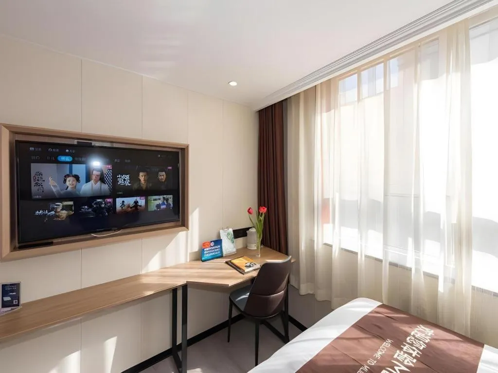 Bed in GreenTree Inn West Railway Station North Square Hotel