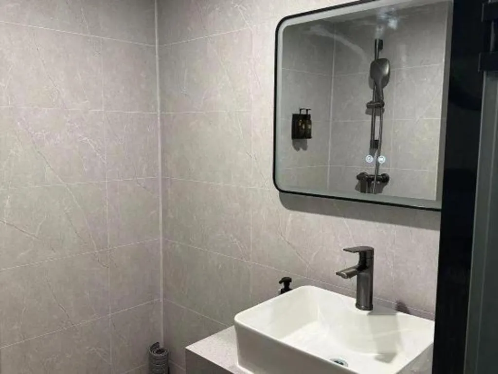 GreenTree Inn West Railway Station North Square Hotel