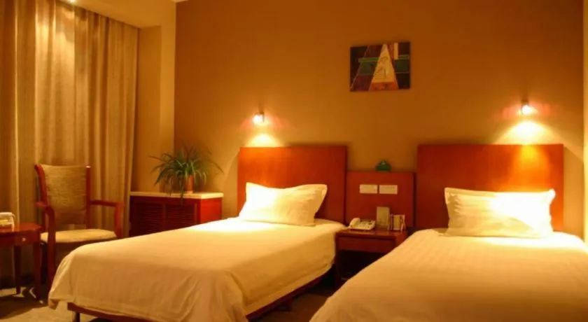 Bed in GreenTree Inn West Railway Station North Square Hotel