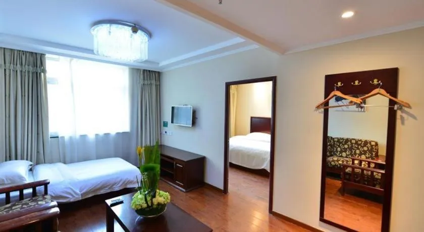 Bed in GreenTree Inn West Railway Station North Square Hotel