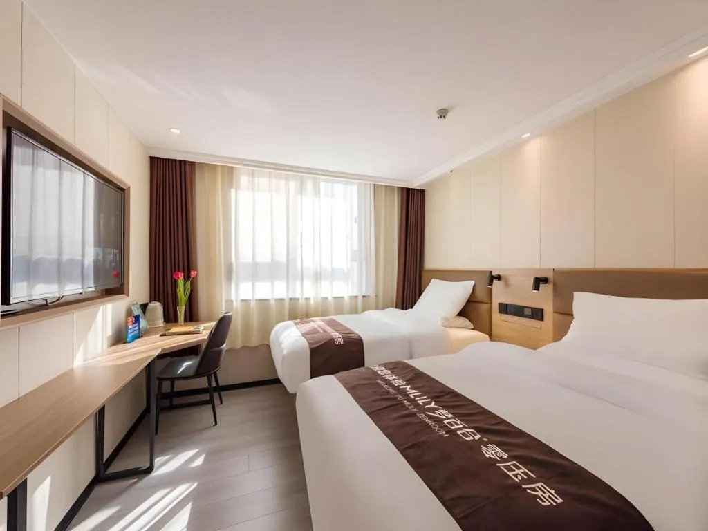 Bed in GreenTree Inn West Railway Station North Square Hotel