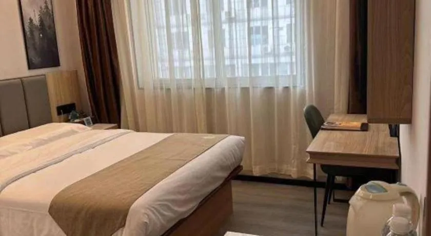 Bed in GreenTree Inn West Railway Station North Square Hotel