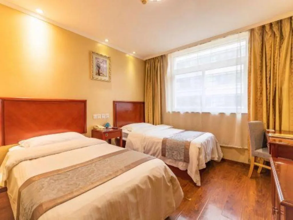 Bed in GreenTree Inn West Railway Station North Square Hotel