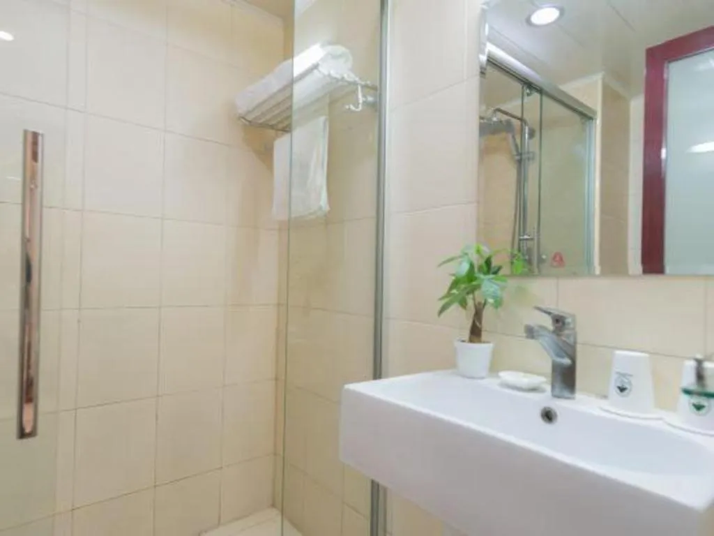 GreenTree Inn West Railway Station North Square Hotel