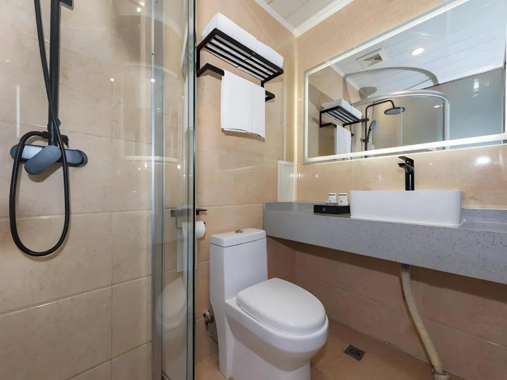 GreenTree Inn West Railway Station North Square Hotel