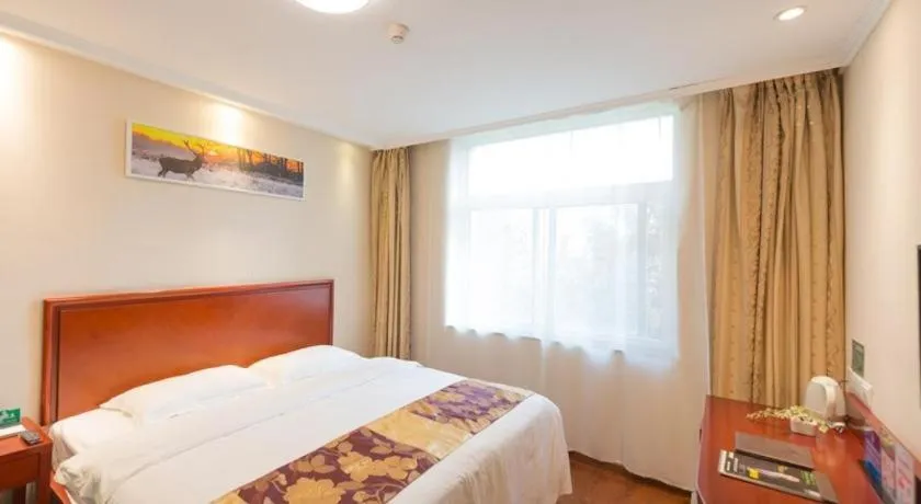 Bed in GreenTree Inn West Railway Station North Square Hotel