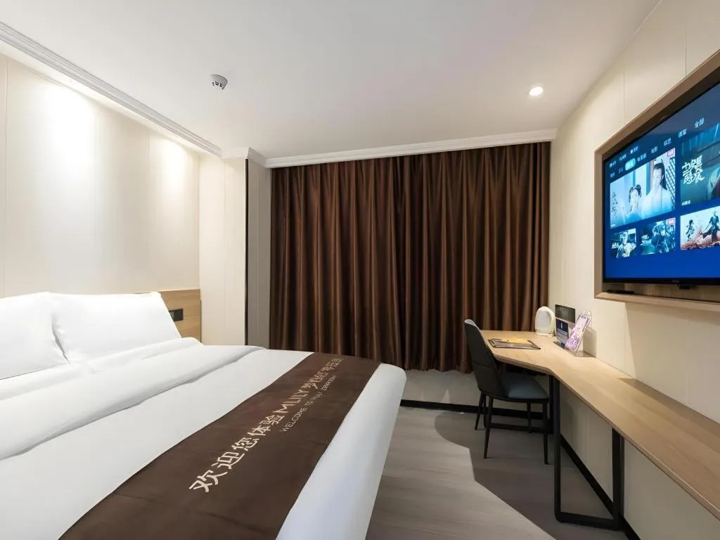 Bed in GreenTree Inn West Railway Station North Square Hotel