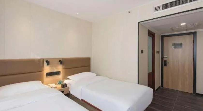 Bed in GreenTree Inn West Railway Station North Square Hotel