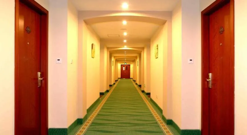 GreenTree Inn West Railway Station North Square Hotel