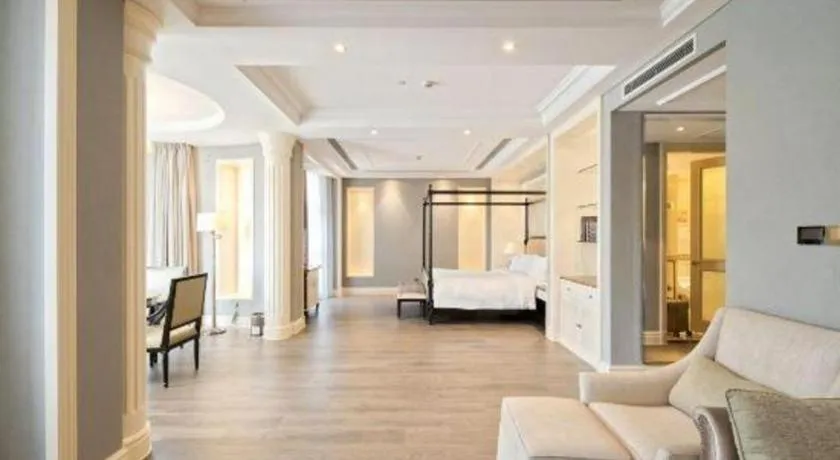 Bed in Yin Run Jin Jiang Castle Hotel