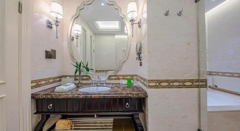 Yin Run Jin Jiang Castle Hotel