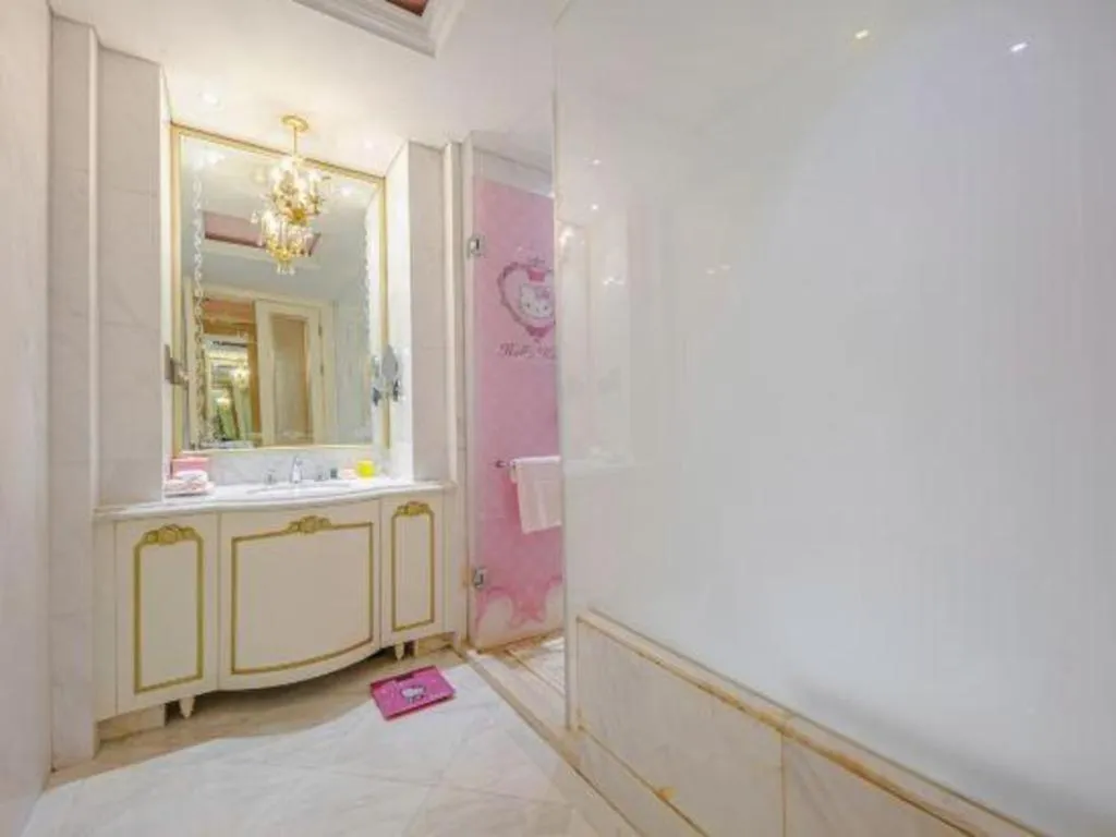 Yin Run Jin Jiang Castle Hotel