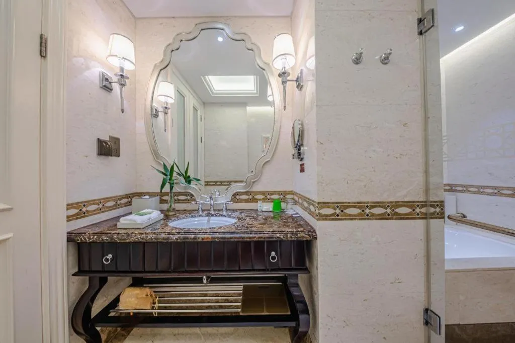 Yin Run Jin Jiang Castle Hotel