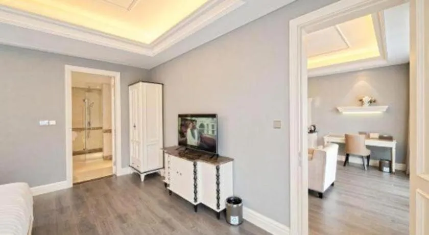 Yin Run Jin Jiang Castle Hotel