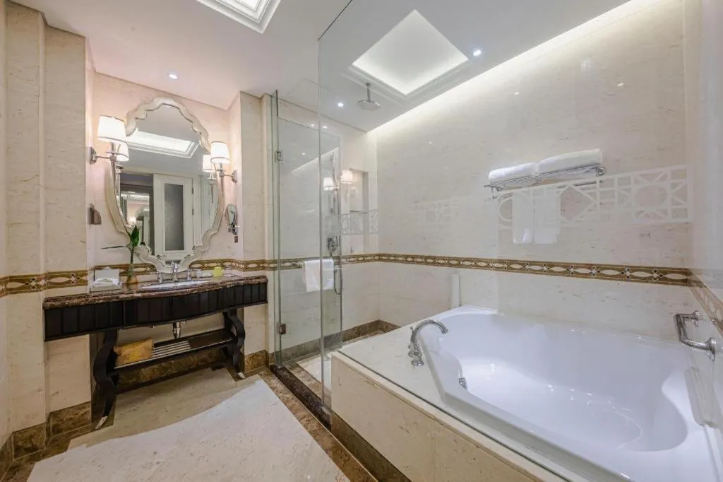 Yin Run Jin Jiang Castle Hotel