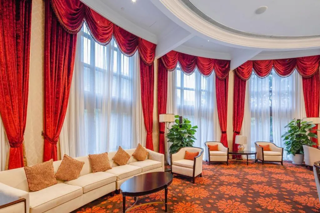 Yin Run Jin Jiang Castle Hotel