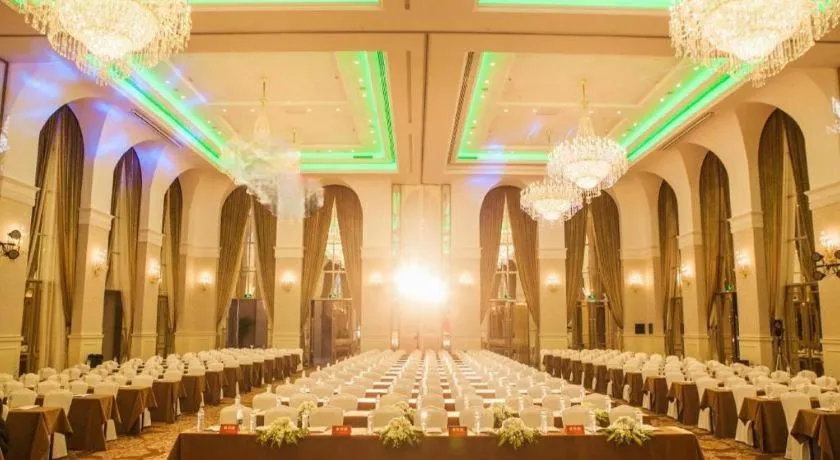 Yin Run Jin Jiang Castle Hotel