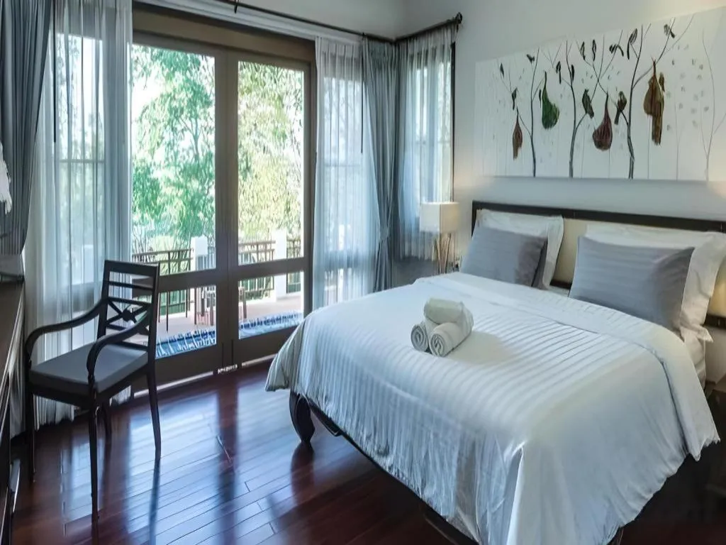 Bed in Doltara Boutique Resort