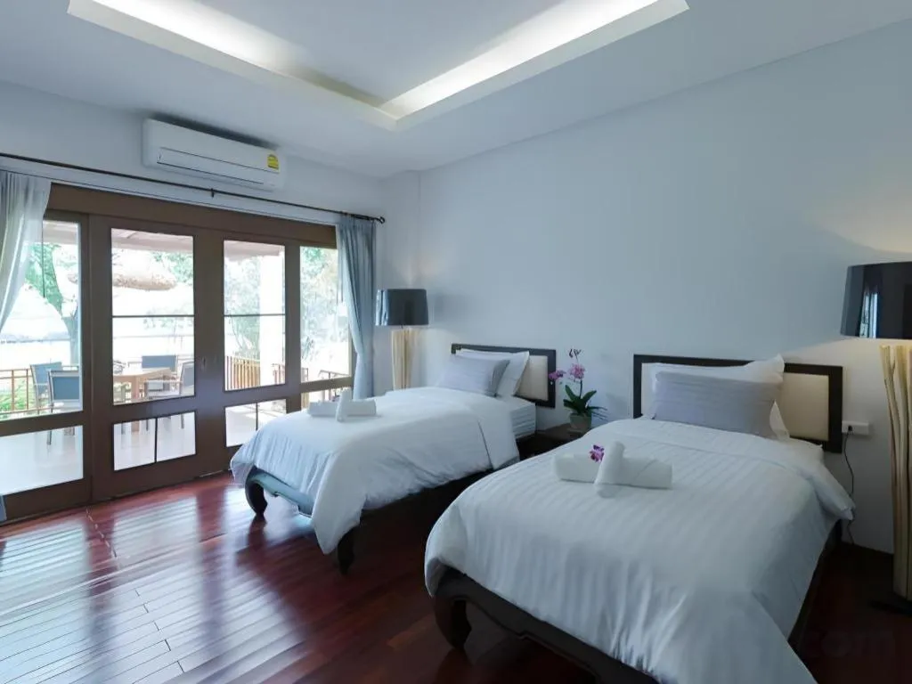 Bed in Doltara Boutique Resort