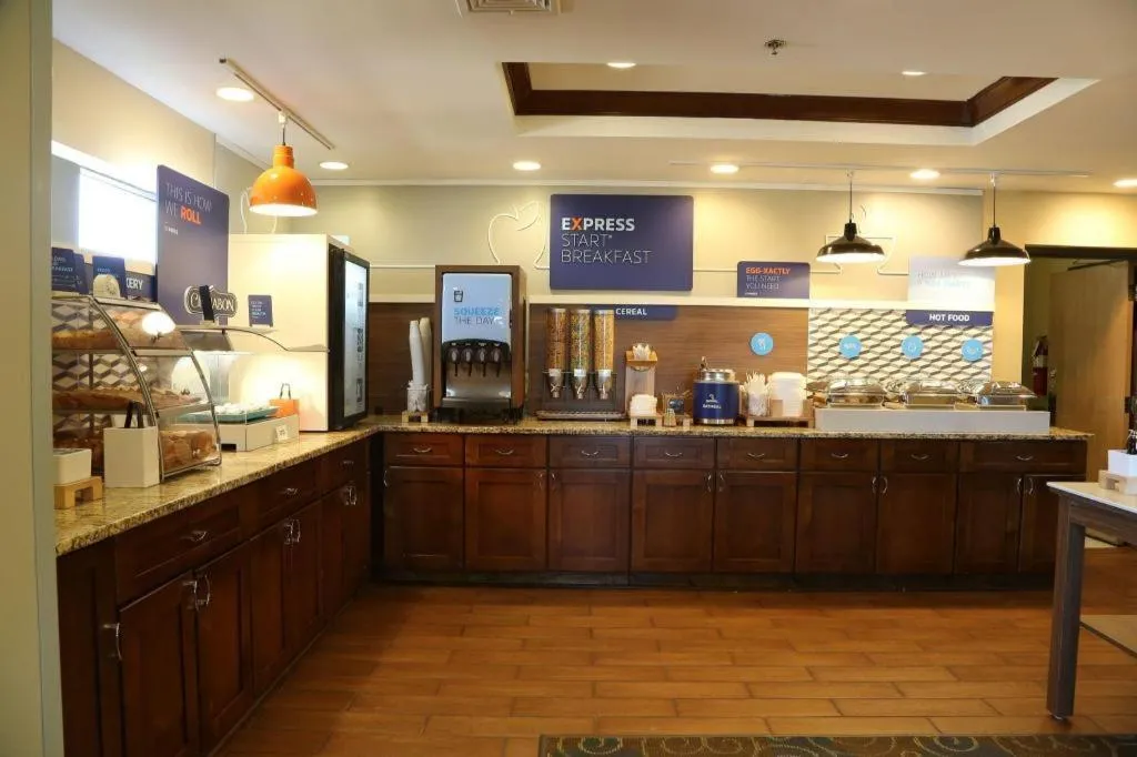Holiday Inn Express Hotel & Suites Cleveland - Ms By IHG