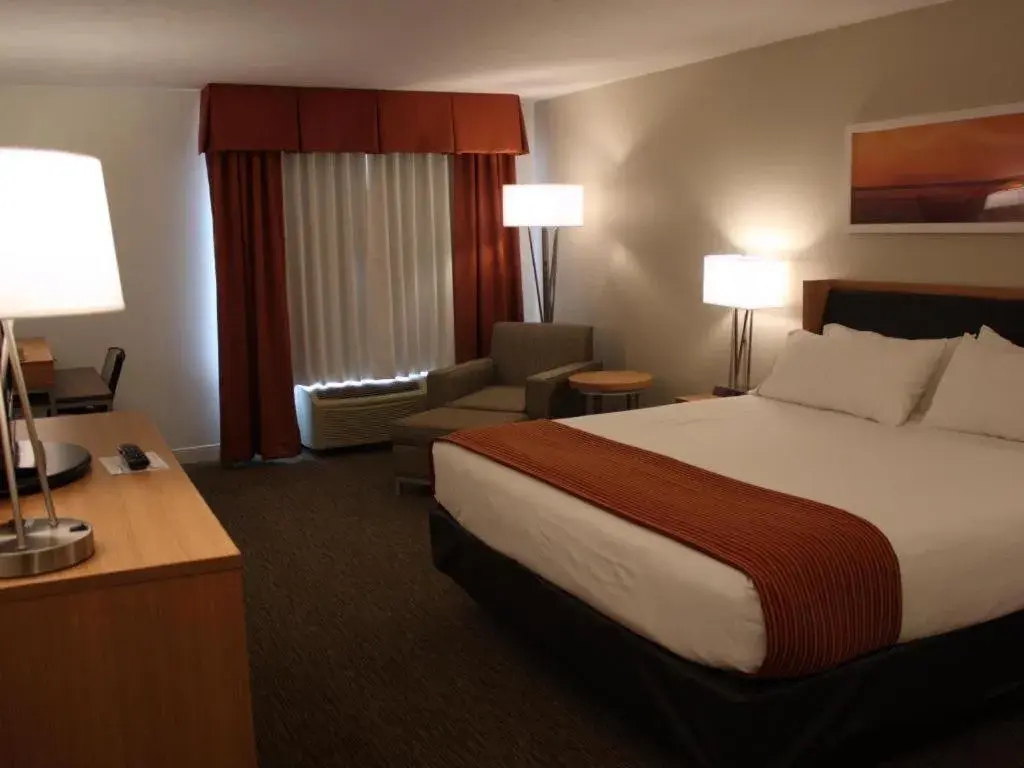 Bed in Holiday Inn Express Munising-Lakeview Hotel By IHG Bed in Holiday Inn Express Munising-Lakeview Hotel By IHG